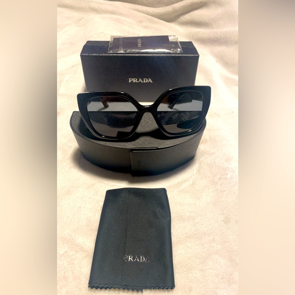PRADA GLASSES - Picture 1 of 6
